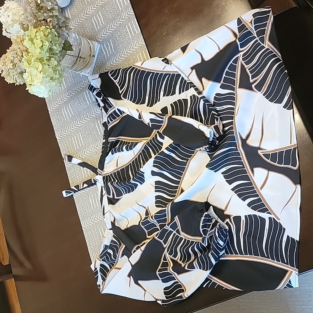 Chicos Size 2 (Women's 12/14) Tropical Cold Shoulder Halter